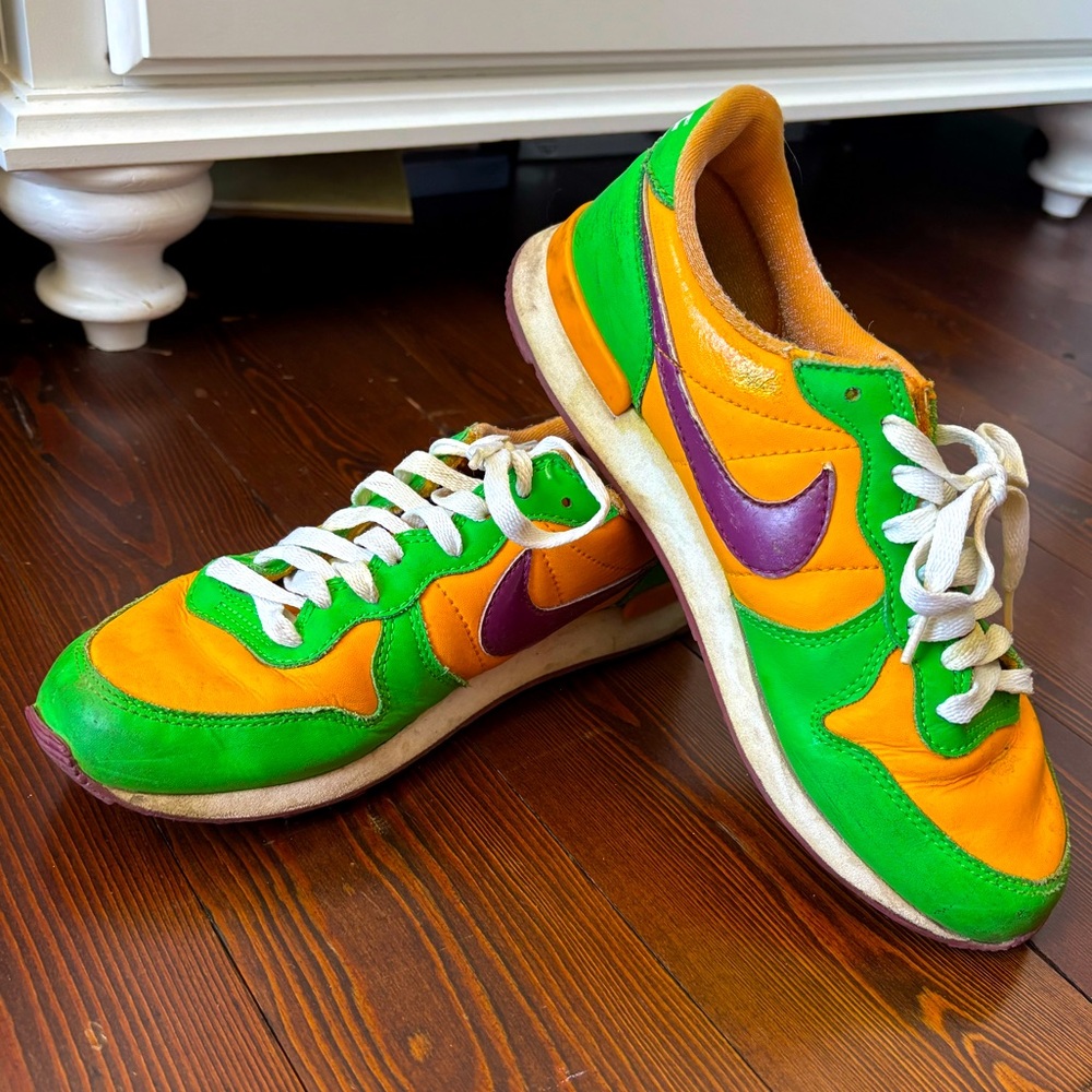 Vintage colorful Nike sneakers size 7.5